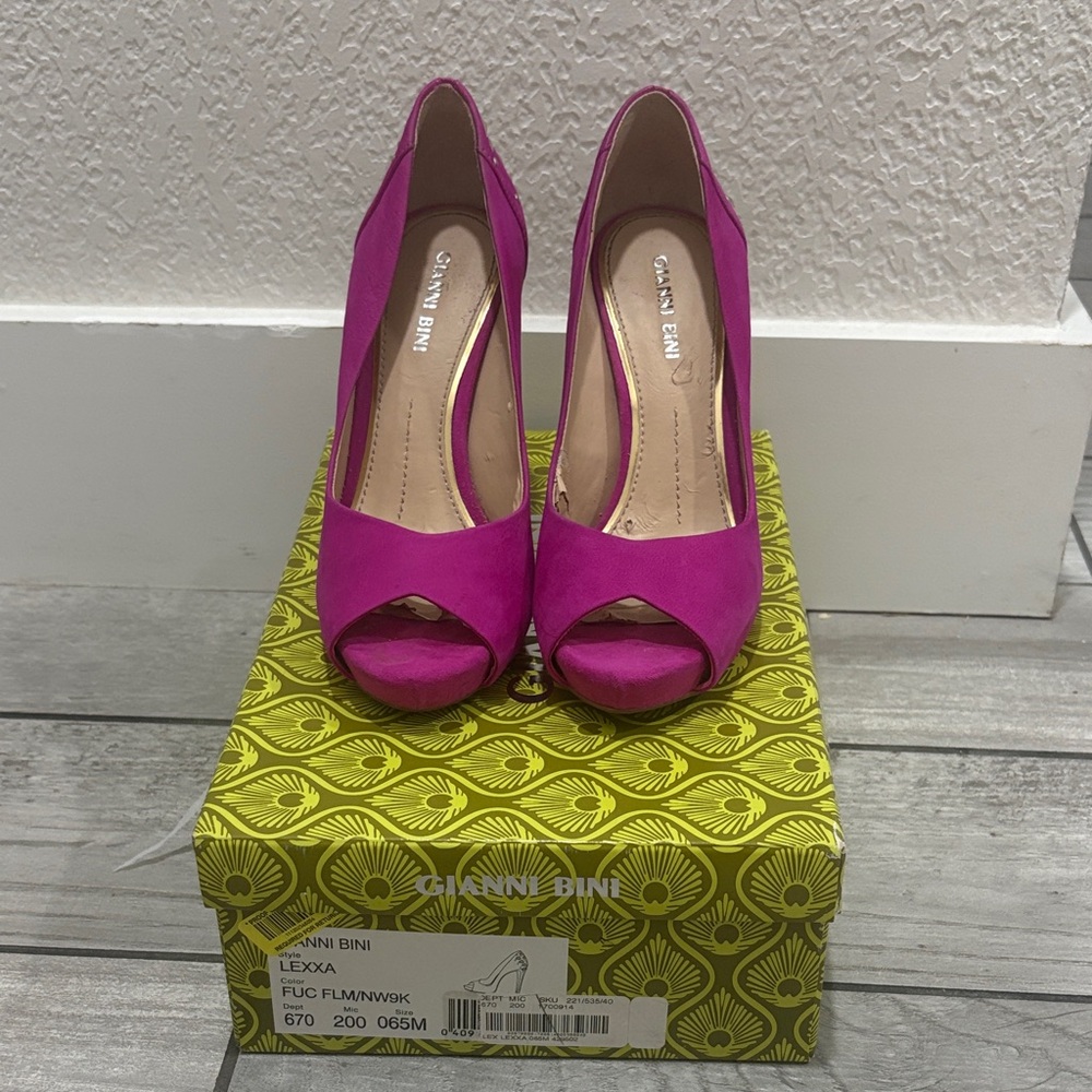 Gianni Bini Fuchsia Suede Peep-Toe Heels - Picture 1 of 4